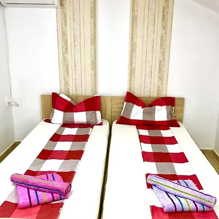 La Nelu Guest house *